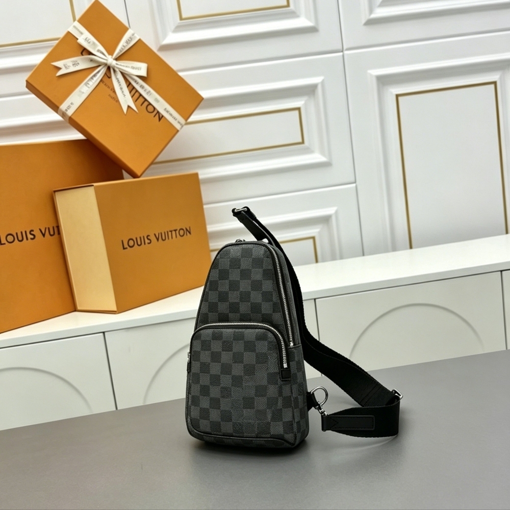 Louis Vuitton Avenue Slingbag Bag